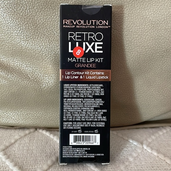 NIB Revolution Retro Luxe Matte Lip Kit - Grandee - Picture 2 of 2